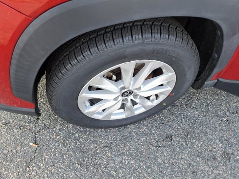 Used 2022 Toyota Corolla Cross LE image 28