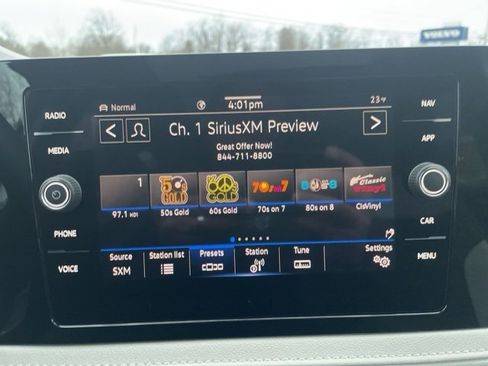 Certified 2025 Volkswagen Taos SEL image 17