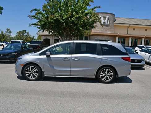 Used 2024 Honda Odyssey Touring image 2