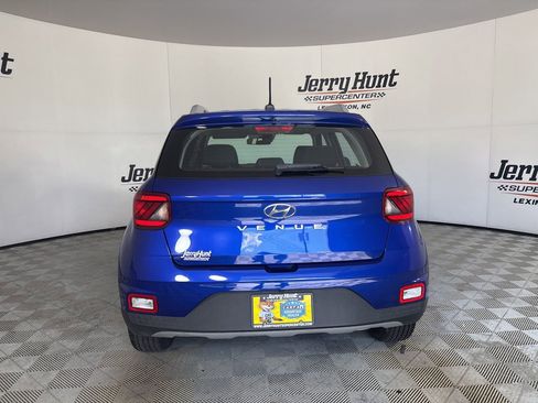 Used 2023 Hyundai Venue SEL FWD image 5