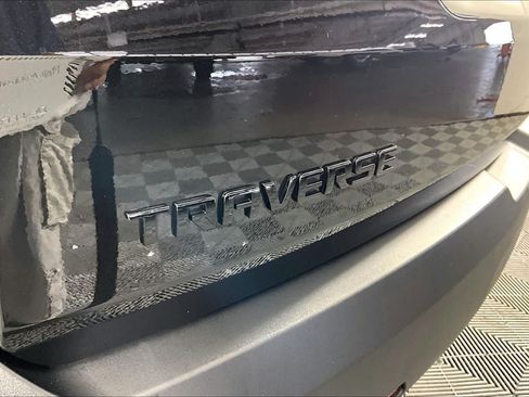 Used 2023 Chevrolet Traverse RS FWD image 30
