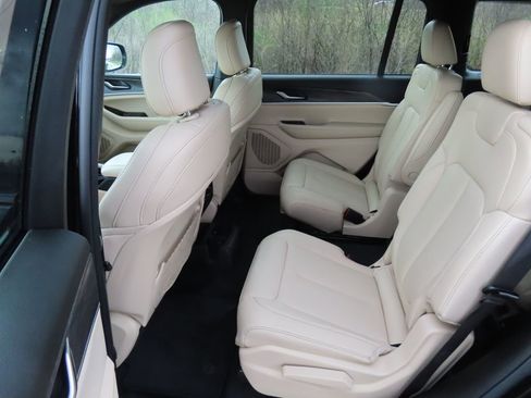 Certified 2024 Jeep Grand Cherokee L Limited AWD/4WD image 25