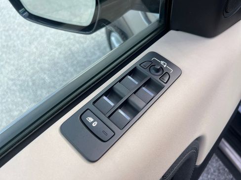 Used 2023 Land Rover Discovery Sport S image 11