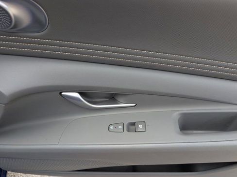 Used 2025 Hyundai Elantra SEL FWD image 33