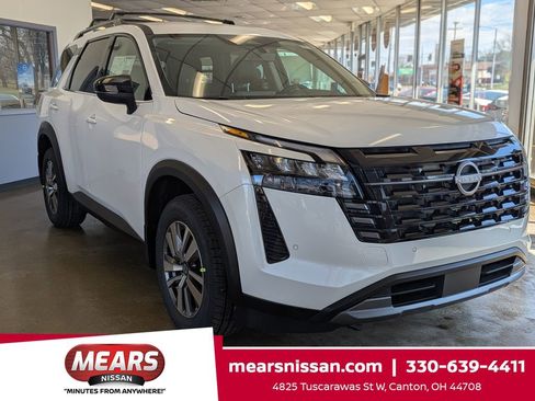 New 2026 Nissan Pathfinder SL image 1
