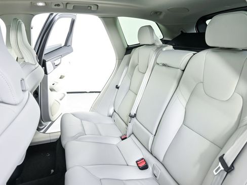New 2026 Volvo XC60 B5 Ultra w/ Climate Package image 21