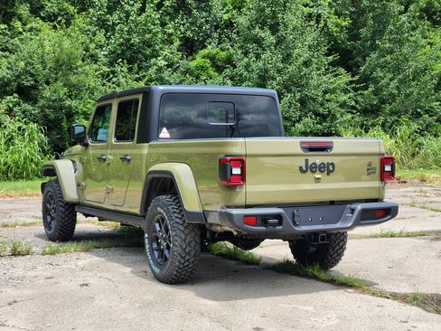 New 2025 Jeep Gladiator Willys image 2