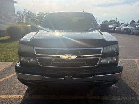 Used 2007 Chevrolet Silverado 1500 LT w/ Extended Cab Value Package AWD/4WD image 3