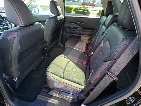 Used 2025 Nissan Pathfinder Platinum w/ Cargo Package AWD/4WD image 24