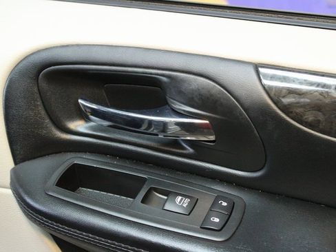 Used 2017 Dodge Grand Caravan SE w/ Power Window Group image 9