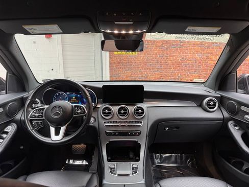 Used 2022 Mercedes-Benz GLC 300 4MATIC w/ Multimedia Package Lite image 12