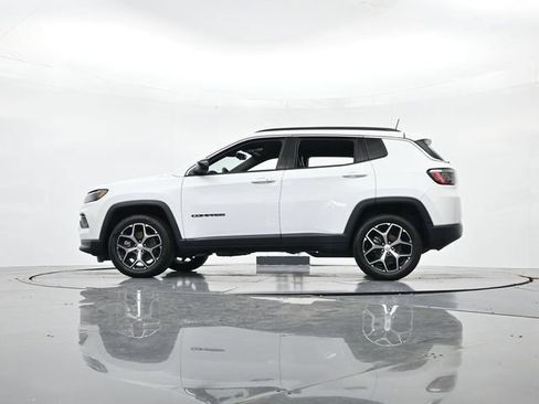 Used 2024 Jeep Compass Latitude AWD/4WD image 37