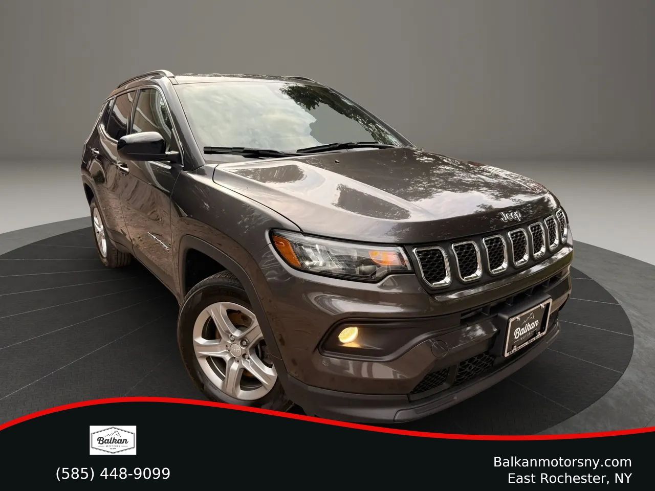 Used 2023 Jeep Compass Latitude w/ Convenience Group AWD/4WD image 1
