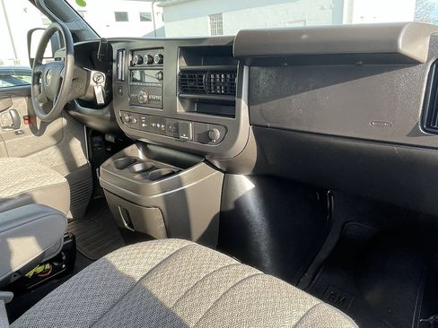 Used 2025 Chevrolet Express 3500 LT w/ LT Preferred Equipment Group RWD image 19