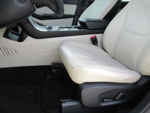 Used 2020 Ford Edge Titanium image 16