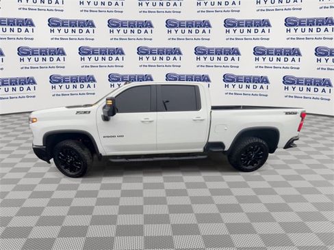 Used 2025 Chevrolet Silverado 2500 LT w/ Trail Boss Package image 3