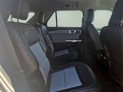Used 2022 Ford Explorer XLT w/ Equipment Group 202A image 15