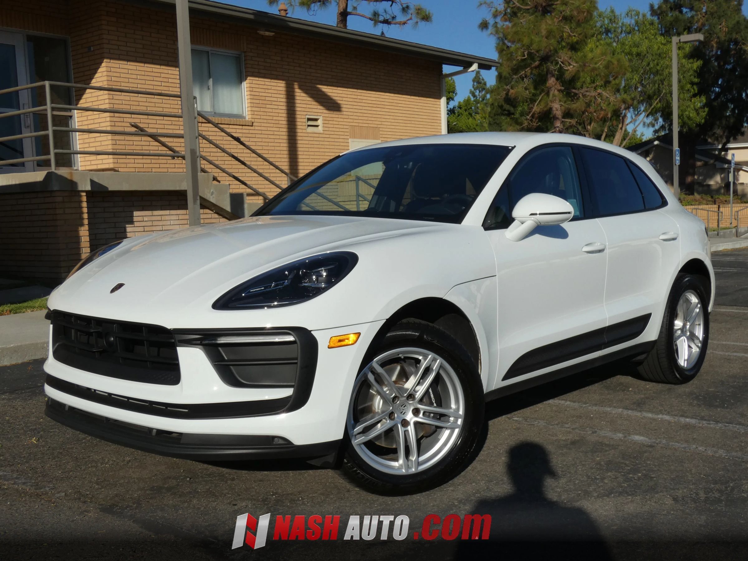 Used 2024 Porsche Macan AWD/4WD image 15