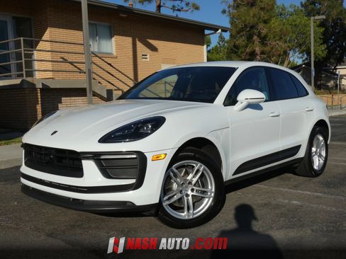 Used 2024 Porsche Macan AWD/4WD image 15