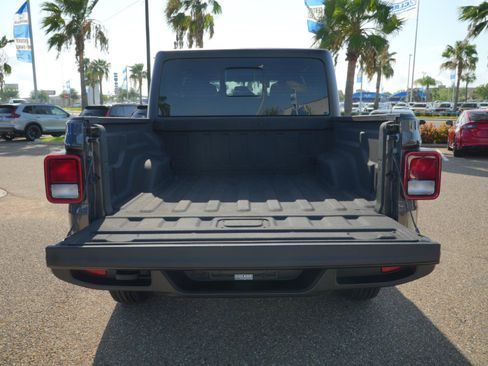 Used 2024 Jeep Gladiator Sport AWD/4WD image 10