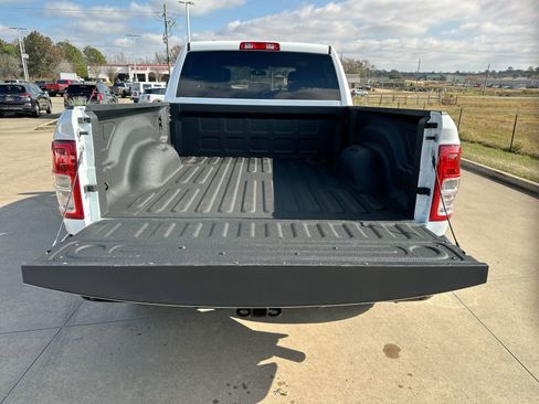 Used 2024 RAM 2500 Tradesman w/ Chrome Appearance Group image 21