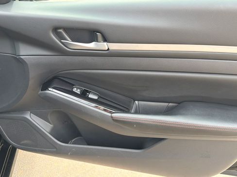 Used 2025 Nissan Altima 2.5 SR FWD image 14