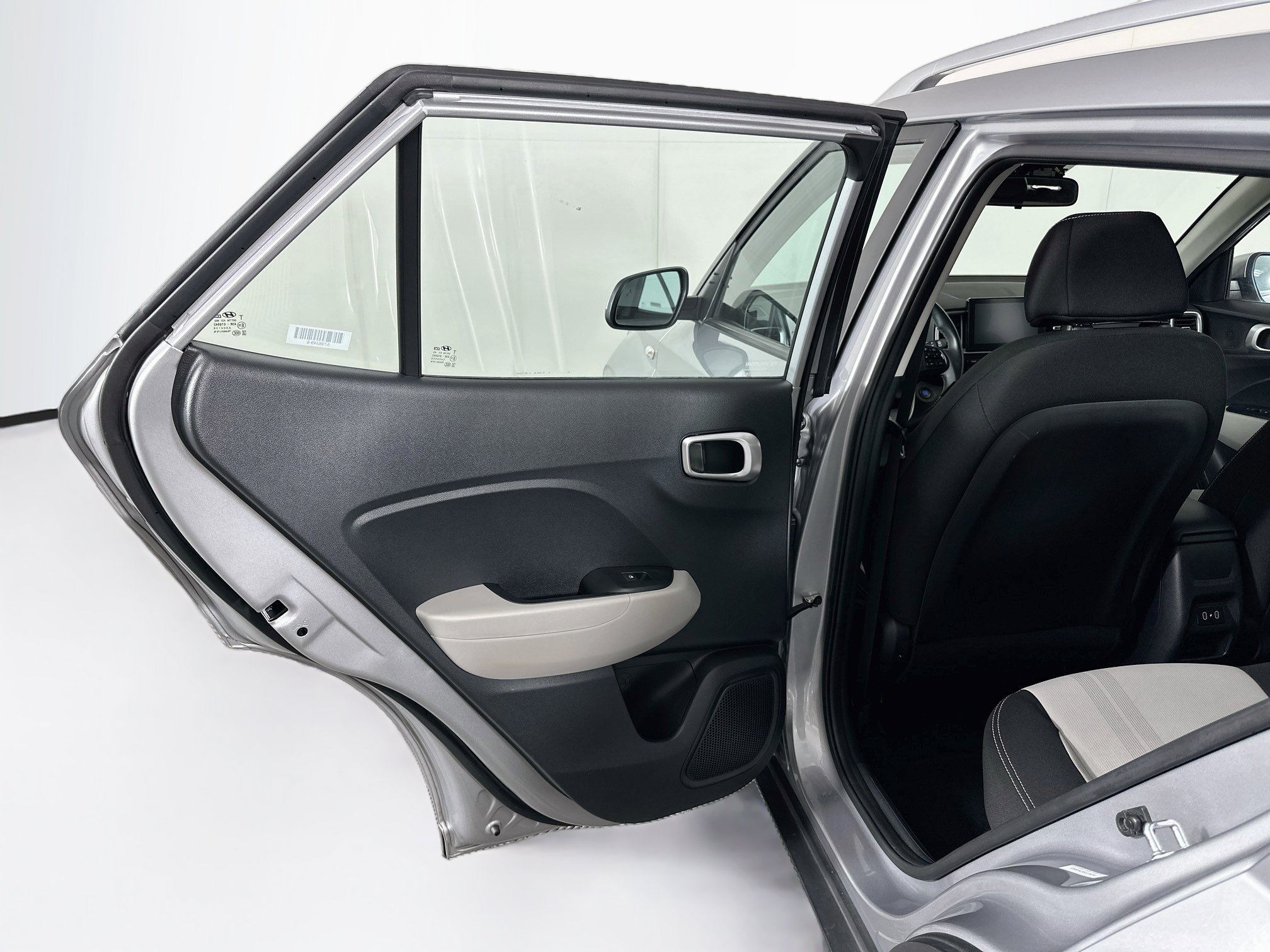 Used 2025 Hyundai Venue SEL FWD image 26