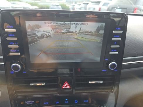 Used 2020 Hyundai Ioniq SE image 17