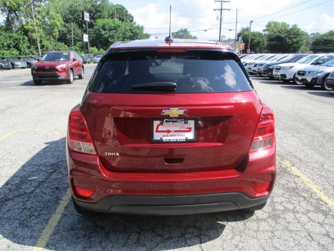 Used 2021 Chevrolet Trax LS w/ Tint and Cruise Package FWD image 12