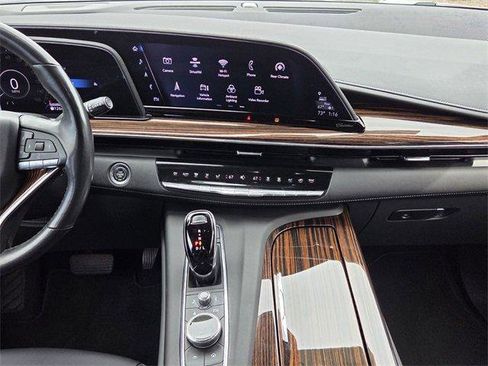 Certified 2023 Cadillac Escalade ESV Luxury image 17