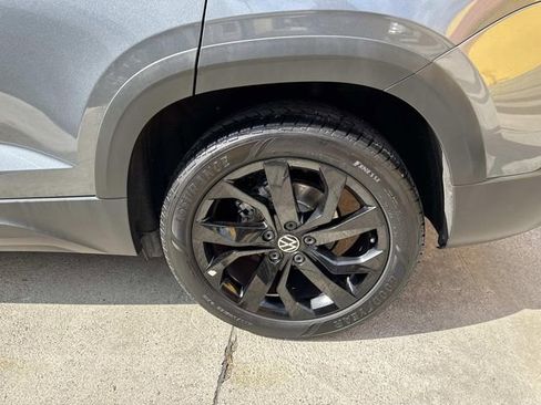 Certified 2023 Volkswagen Taos SE w/ Black Wheel Package image 6