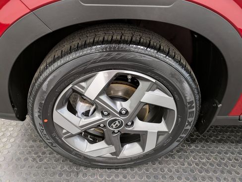 Used 2023 Hyundai Venue Limited image 7