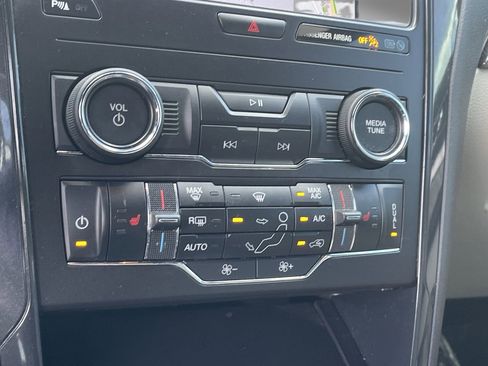 Used 2019 Ford Explorer XLT w/ Equipment Group 202A FWD image 24