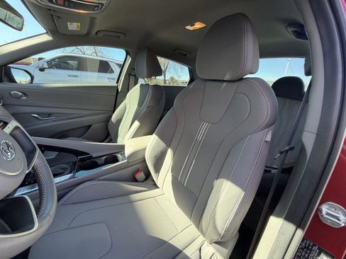 Used 2023 Hyundai Elantra SEL w/ Convenience Package image 14