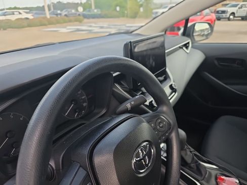 Used 2025 Toyota Corolla LE w/ Convenience Package image 14