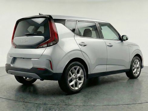 Used 2025 Kia Soul LX w/ LX Technology Package FWD image 9