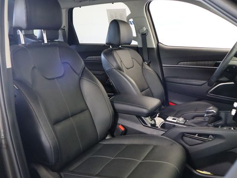 Used 2025 Kia Telluride EX w/ EX Captain's Chair Package image 20