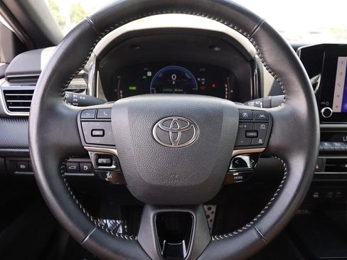 Used 2025 Toyota Camry SE FWD image 10