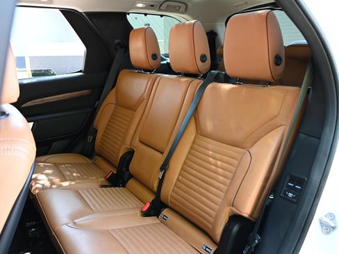 Used 2019 Land Rover Discovery HSE AWD/4WD image 22