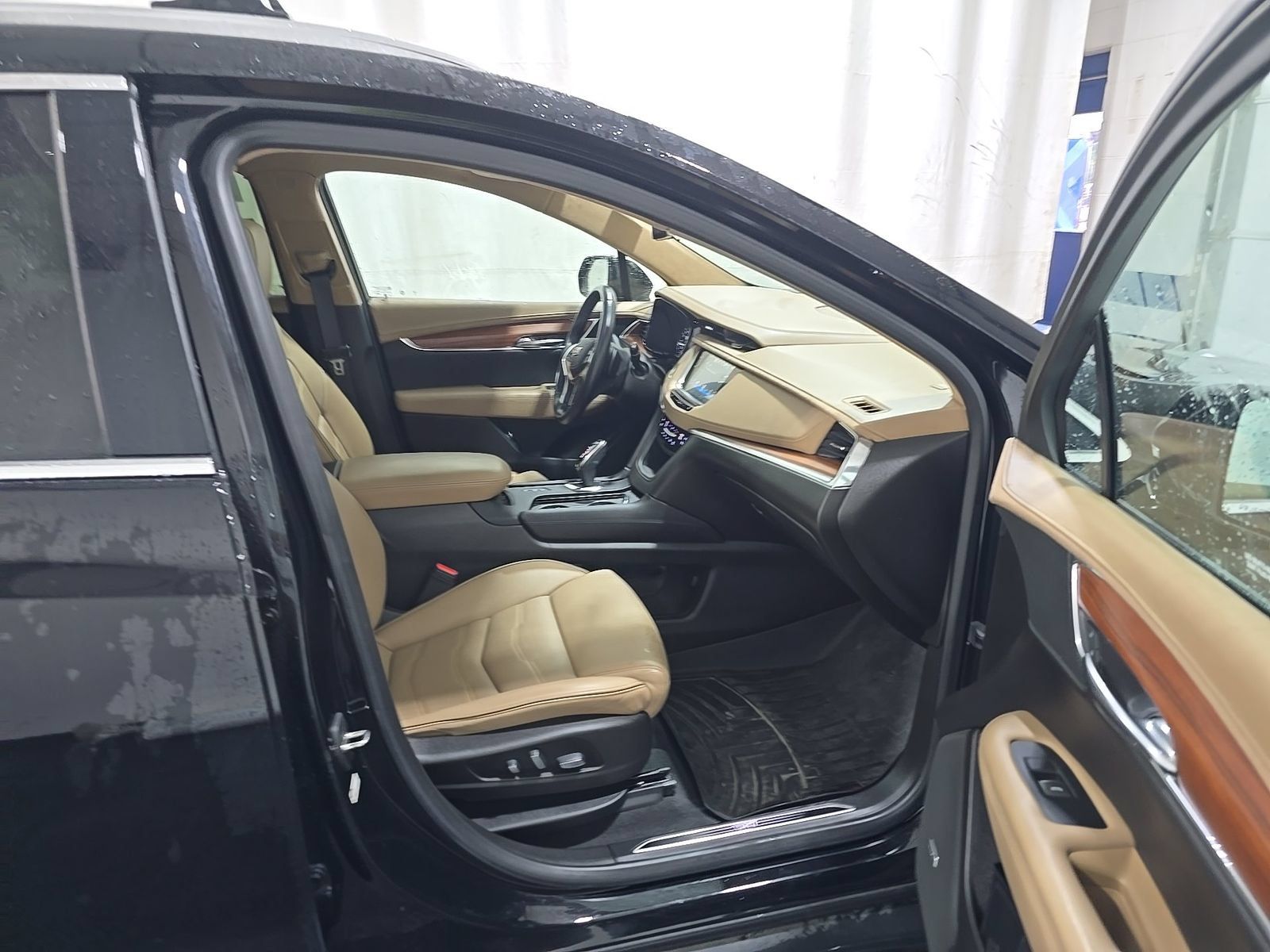 Used 2019 Cadillac XT5 Platinum AWD/4WD image 16