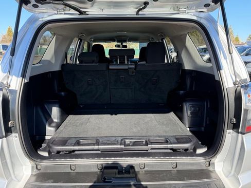 Used 2017 Toyota 4Runner SR5 image 11