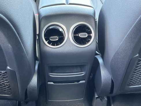 Used 2026 Mercedes-Benz GLB 250 image 18