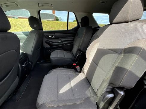 Used 2021 Chevrolet Traverse LT image 20