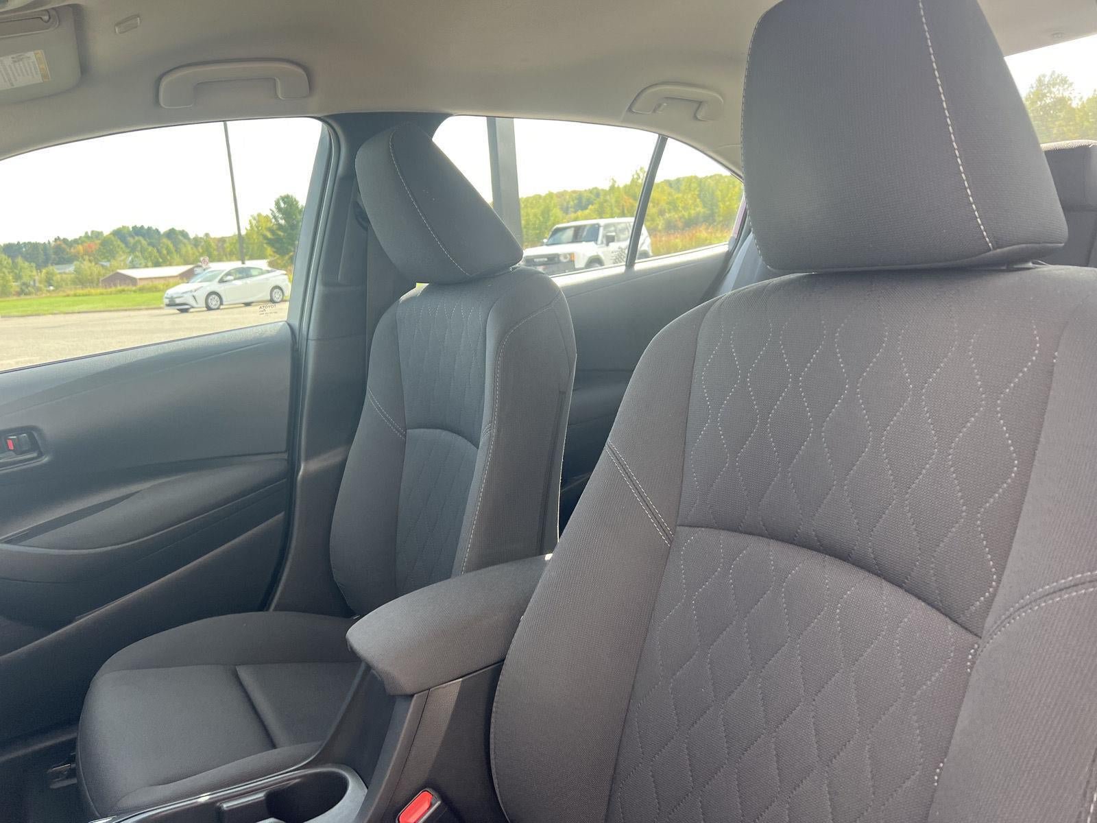 Used 2025 Toyota Corolla LE FWD image 4