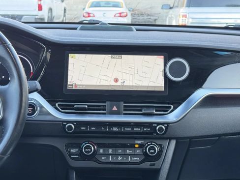 Used 2022 Kia Niro EX Premium w/ Cold Weather Package FWD image 27