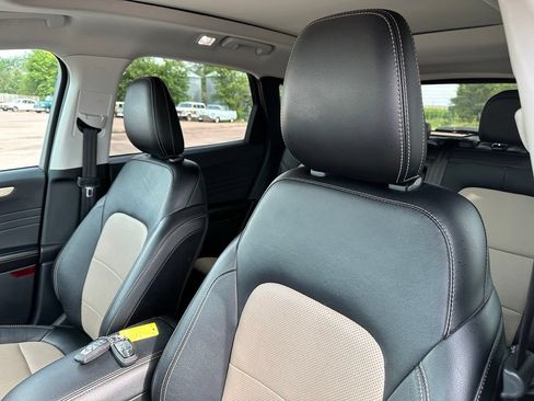 Used 2022 Ford Escape Titanium w/ Titanium Elite Package AWD/4WD image 13