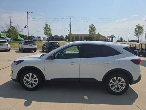 Used 2023 Ford Escape Active AWD/4WD image 2