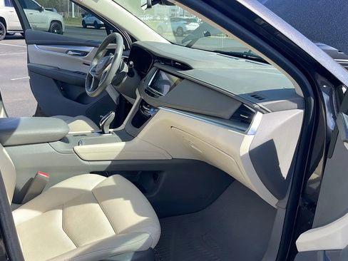 Used 2018 Cadillac XT5 Luxury w/ Driver Awareness Package FWD image 39