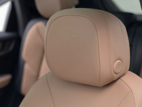 Certified 2025 Porsche Cayenne image 18