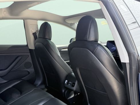 Used 2022 Tesla Model 3 Standard Range RWD image 40